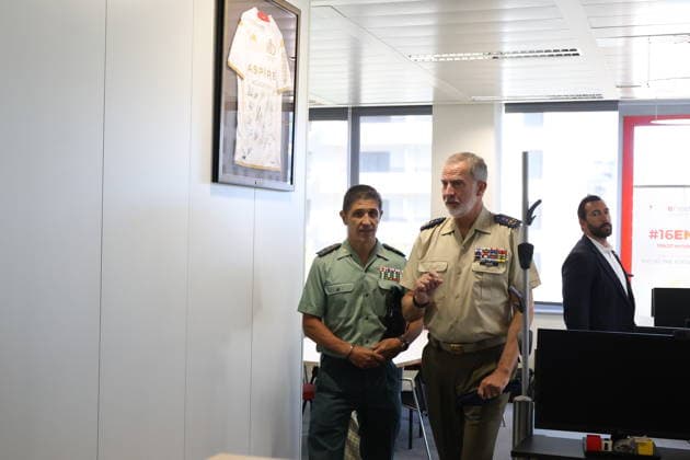 The King Visits the Civil Guard’s Cyber Command Center in León King Felipe VI, alongside the head of the Civil Guard’s Cyber Command Center, Colonel Jorge Juan Pérez Rodríguez, speaks during a visit to the Civil Guard’s Cyber Command at the National Institute of Cybersecurity on September 22, 2026, in León, Castile and León, Spain. The Cyber Command is designed to strengthen the Civil Guard’s operational capabilities in the prevention, investigation, and prosecution of crimes related to cyberspace. SEPTEMBER 22, 2026 León, Castile and León León, Castile and León, Spain Copyright: xFernandoxOterox 7791389