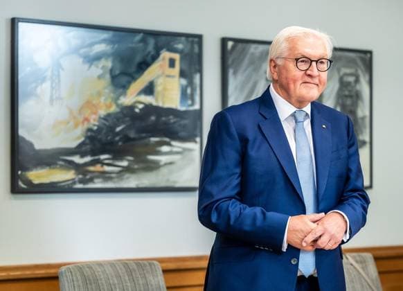 Local Time: Federal President in Hattingen ** FOR EDITORIAL USE ONLY ** EDITORIAL USE ONLY ** Federal President Frank-Walter Steinmeier (SPD) speaks on Tuesday morning, September 22, 2026, as part of his three-day visit to Hattingen, to representatives of the local business community in Hattingen, North Rhine-Westphalia, Germany. Copyright MartinxMöller Copyright: MartinxMöller doc87pmhzttfck1lfa22vo3 ,EDITORIAL USE ONLY Copyright: MartinxMöller