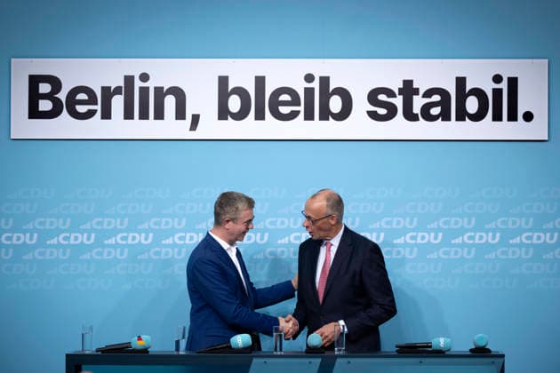 Stefan Evers, Friedrich Merz - Wahlkampf Schlussspurt DEU, Deutschland, Germany, Berlin, 17.09.2026 Stefan Evers , Spitzenkandidat der Berliner CDU , und Friedrich Merz , Bundeskanzler und Vorsitzender der Partei CDU (rechts) bei dem Wahlkampfabschluss der Berliner CDU unter dem Motto Wahlkampf Schlussspurt Berlin Bleib Stabil und Extremisten von der Macht fernhalten Loesungen aus der Mitte fuer die Abgeordnetenhauswahl in der Parteizentrale der CDU im Konrad-Adenauer-Haus in Berlin Deutschland en: Stefan Evers , lead candidate of the Berlin CDU , and Friedrich Merz , Federal Chancellor and Chairman of the CDU (right) at the Berlin CDU final election campaign event themed Berlin Stay Stable and Keep Extremists Out of Power Solutions from t