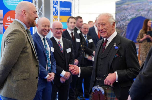 King Charles III visit to Peterhead King Charles III during a visit to Peterhead Port, Aberdeenshire, to meet organisations involved in the area s local energy ecosystem, which is helping to drive the UK s transition to clean and renewable energy. Picture date: Tuesday September 22, 2026., Credit:Jane Barlow PA ROTA - B68 Avalon UK, Peterhead  Copyright: xJanexBarlowx xPAxROTAx-xB68x xAvalonx 1137212860