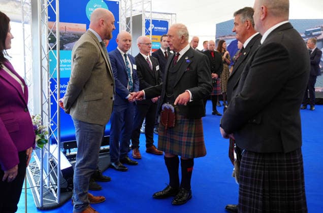King Charles III visit to Peterhead King Charles III during a visit to Peterhead Port, Aberdeenshire, to meet organisations involved in the area s local energy ecosystem, which is helping to drive the UK s transition to clean and renewable energy. Picture date: Tuesday September 22, 2026., Credit:Jane Barlow PA ROTA - B68 Avalon UK, Peterhead  Copyright: xJanexBarlowx xPAxROTAx-xB68x xAvalonx 1137212869