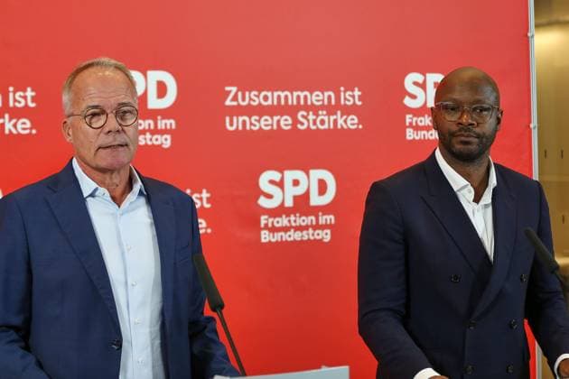 Berlin, Germany, September 22, 2026 German Bundestag SPD caucus meeting Matthias Miersch and Armand Zorn, both of the SPD, issue a press statement Copyright: xdtsxNachrichtenagenturx dts_135886
