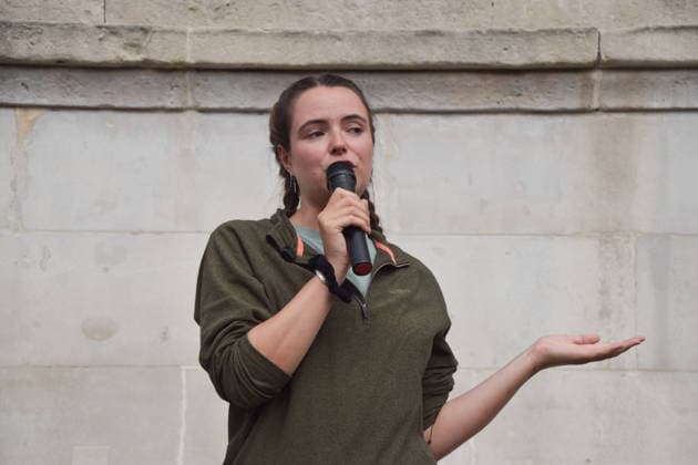 September 22, 2026, London, England, United Kingdom: The activist MICHELLE FARNHAM gives a speech after leaving the farrowing crate in Trafalgar Square on the final day of a protest against pig crates and factory farms organised by the animal rights group Animal Rising. The activist lived in the crate for three weeks, demonstrating how mother pigs live on factory farms, and calling for an end to farrowing crates and a pig named Luna to be freed. London United Kingdom  - ZUMAv130 20260922_zip_v130_016 Copyright: xVukxValcicx