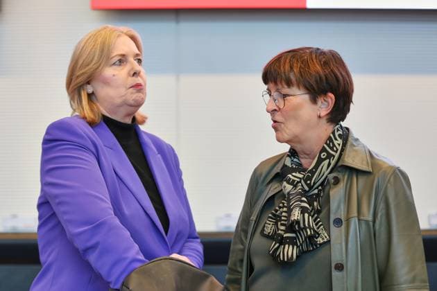 Berlin, Germany, September 22, 2026 German Bundestag SPD Caucus Meeting Federal Minister of Labor and Social Affairs Bärbel Bas (SPD) and Saskia Esken (SPD) Copyright: xdtsxNachrichtenagenturx dts_135915