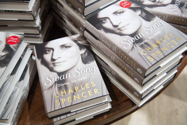 Charles Spencer, Earl Spencer s Diana Memorial Swan Song: Diana, My Sister released Today - Waterstones Piccadilly, London, UK - Tuesday 22 September 2026 A general view of Earl Spencer s (Charles Spencer) new book, a memorial of his late sister Princess Diana titled Swan Song: Diana, My Sister at Waterstones Piccadilly in London, England, UK on Tuesday 22 September, 2026 which is being released today., Credit:Justin Ng Avalon UK, England, London, Waterstones Piccadilly  Copyright: xJustinxNgx xAvalonx 1137214084