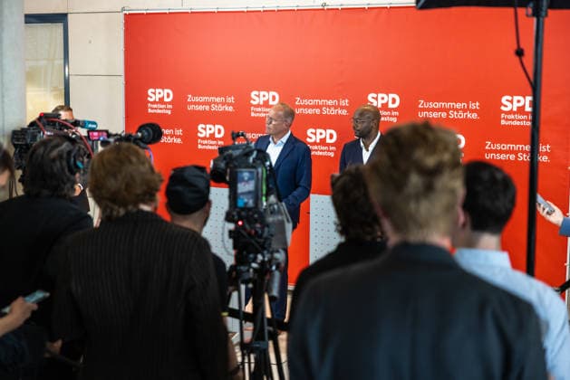 Press Statement by the SPD Parliamentary Caucus in the Bundestag, Berlin, Germany, on September 22, 2026. Matthias Miersch, Chair of the Parliamentary Caucus and Member of the Bundestag, stands next to Armand Zorn, Member of the Bundestag, as they address the press and journalists on the caucus level of the Bundestag.
