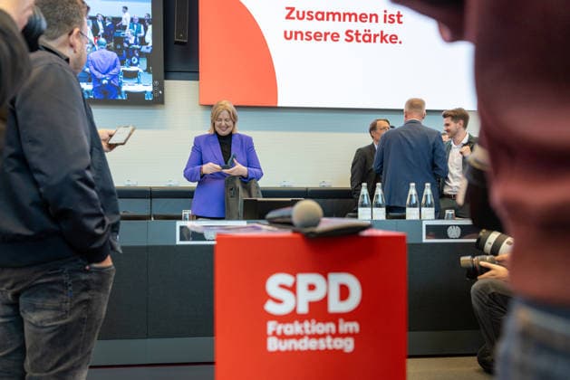 SPD Parliamentary Group in the Bundestag, Berlin, Germany, September 22, 2026. Bärbel Bas (SPD) in the SPD Parliamentary Group’s meeting room in the Bundestag. In the foreground is a lectern bearing the words SPD Parliamentary Group in the Bundestag ; in the background, the words on a sign read: Together, we are strong.