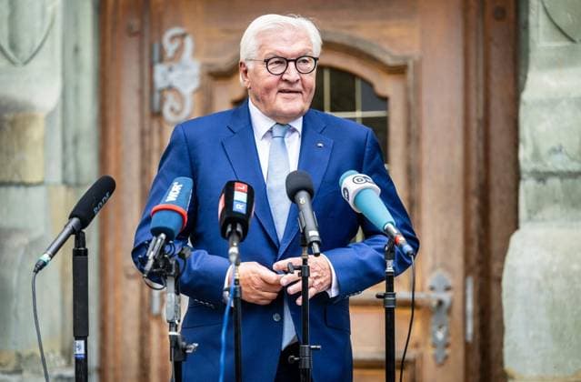 Local Time: Federal President in Hattingen ** FOR EDITORIAL USE ONLY ** EDITORIAL USE ONLY ** p Federal President Frank Walter Steinmeier (SPD) speaks on Tuesday at noon, September 22, 2026, as part of his three-day visit, in front of City Hall in Hattingen to representatives of the press. Germany, North Rhine-Westphalia, Hattingen. Copyright MartinxMöller Copyright: MartinxMöller doc87pnnol2zx3wq104191 ,EDITORIAL USE ONLY Copyright: MartinxMöller