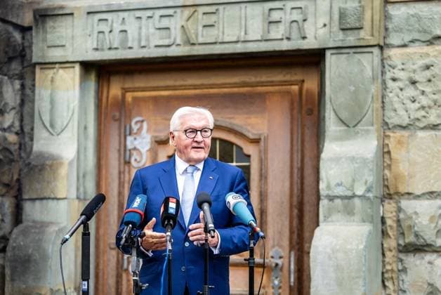 Local Time: Federal President in Hattingen ** FOR EDITORIAL USE ONLY ** EDITORIAL USE ONLY ** Federal President Frank-Walter Steinmeier (SPD) speaks on Tuesday afternoon, September 22, 2026, as part of his three-day visit, in front of City Hall in Hattingen to representatives of the press. Germany, North Rhine-Westphalia, Hattingen. Copyright MartinxMöller Copyright: MartinxMöller doc87pnmmn9dqplvedxby9 ,EDITORIAL USE ONLY Copyright: MartinxMöller