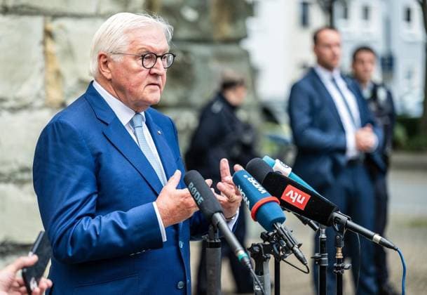 Local Time: Federal President in Hattingen ** FOR EDITORIAL USE ONLY ** EDITORIAL USE ONLY ** Federal President Frank-Walter Steinmeier (SPD) speaks on Tuesday afternoon, September 22, 2026, as part of his three-day visit, in front of City Hall in Hattingen to representatives of the press. Germany, North Rhine-Westphalia, Hattingen. Copyright MartinxMöller Copyright: MartinxMöller doc87pnmn1xo8g17461bhp ,EDITORIAL USE ONLY Copyright: MartinxMöller