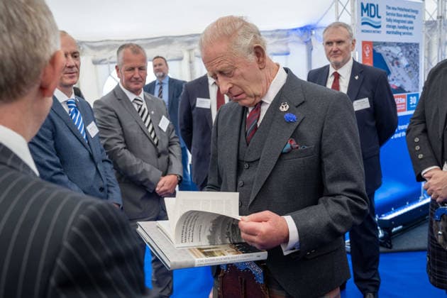 King Charles III visit to Peterhead King Charles III during a visit to Peterhead Port, Aberdeenshire, to meet organisations involved in the area s local energy ecosystem, which is helping to drive the UK s transition to clean and renewable energy. Picture date: Tuesday September 22, 2026., Credit:Jane Barlow PA ROTA - B68 Avalon UK, Peterhead  Copyright: xJanexBarlowx xPAxROTAx-xB68x xAvalonx 1137226079