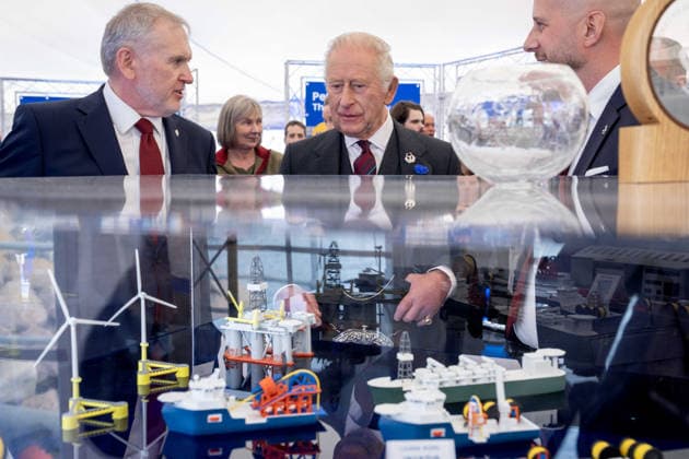 King Charles III visit to Peterhead King Charles III during a visit to Peterhead Port, Aberdeenshire, to meet organisations involved in the area s local energy ecosystem, which is helping to drive the UK s transition to clean and renewable energy. Picture date: Tuesday September 22, 2026., Credit:Jane Barlow PA ROTA - B68 Avalon UK, Peterhead  Copyright: xJanexBarlowx xPAxROTAx-xB68x xAvalonx 1137226120