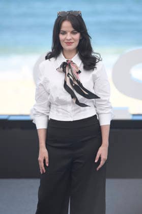 Alice Bailey Johnson at the photocall for the movie *Tender Loving Care* at the 74th San Sebastián International Film Festival (Festival Internacional de Cine de San Sebastián) on the Kursaal Terrace in San Sebastián, September 22, 2026 Foto:xC.xNiehausx xFuturexImagex tender_6910