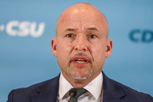 Statement before the CDU CSU parliamentary group meeting by Alexander Hoffmann, Deputy Chair of the CDU CSU parliamentary group in the Bundestag, and Thorsten Frei (CDU), Chair of the parliamentary group, speak during a statement before the parliamentary group meetings on September 22, 2026, in Berlin, Berlin, Berlin, Germany, Reichstag