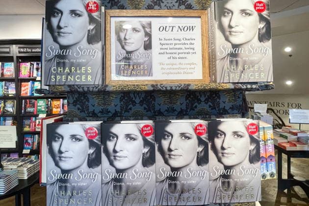 UNITED KINGDOM, LONDON - SEPTEMBER 22, 2026: Copies of Swan Song: Diana, My Sister , a memoir by Charles Spencer, the 9th Earl Spencer, the younger brother of Princess of Wales Diana Spencer, are seen in a bookshop. Ilya Dmitryachev TASS  98139682