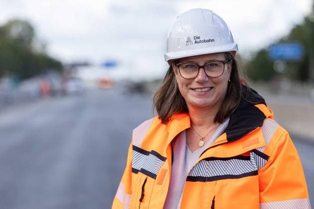 Tour of the construction site on the A40 ** FOR EDITORIAL USE ONLY ** EDITORIAL USE ONLY ** p Stephanie Heckmann, Project Manager, Auotbahn GmbH, Tour of the construction site on the A40 on September 22, 2026, in Bochum, Bochum. Copyright JonasxRichter Copyright: JonasxRichter doc87poyrabzudq4700bhp ,EDITORIAL USE ONLY Copyright: JonasxRichter