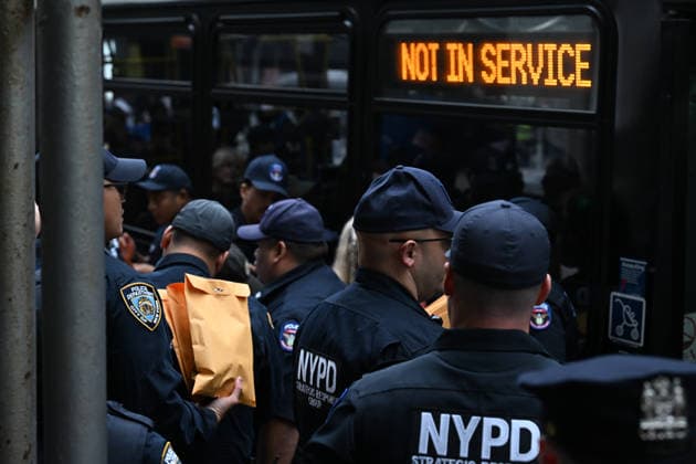 Protesters arrested near UN Headquarters in New York NEW YORK, UNITED STATES - SEPTEMBER 22: New York police arrest activists and demonstrators protesting against US President Donald Trump s policies near the United Nations headquarters in New York, United States, ahead of the 81st session of the UN General Assembly, on September 22, 2026. The General Assembly s general debate begins in New York on today bringing world leaders together for the annual high-level meeting. Waleed Zein Anadolu New York United States. Editorial use only. Please get in touch for any other usage.  Copyright: x2026xAnadoluxWaleedxZeinx
