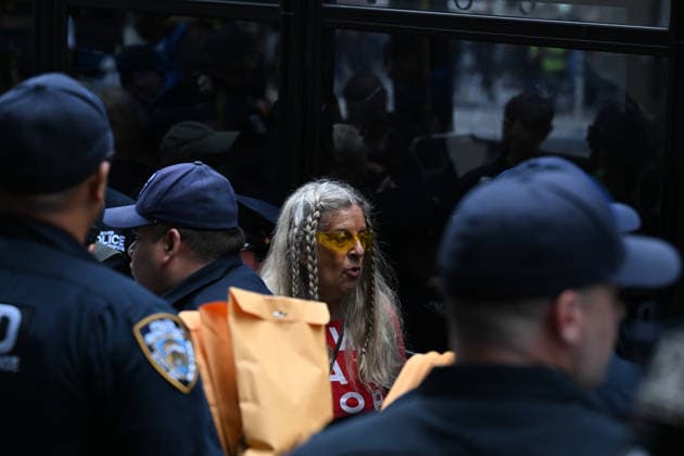 Protesters arrested near UN Headquarters in New York NEW YORK, UNITED STATES - SEPTEMBER 22: New York police arrest activists and demonstrators protesting against US President Donald Trump s policies near the United Nations headquarters in New York, United States, ahead of the 81st session of the UN General Assembly, on September 22, 2026. The General Assembly s general debate begins in New York on today bringing world leaders together for the annual high-level meeting. Waleed Zein Anadolu New York United States. Editorial use only. Please get in touch for any other usage.  Copyright: x2026xAnadoluxWaleedxZeinx
