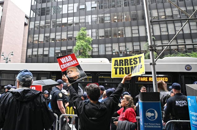 Protesters arrested near UN Headquarters in New York NEW YORK, UNITED STATES - SEPTEMBER 22: New York police arrest activists and demonstrators protesting against US President Donald Trump s policies near the United Nations headquarters in New York, United States, ahead of the 81st session of the UN General Assembly, on September 22, 2026. The General Assembly s general debate begins in New York on today bringing world leaders together for the annual high-level meeting. Waleed Zein Anadolu New York United States. Editorial use only. Please get in touch for any other usage.  Copyright: x2026xAnadoluxWaleedxZeinx