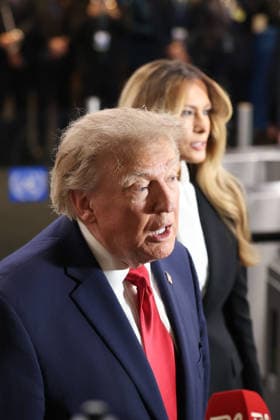 U.S. President Donald Trump spoke upon his arrival at the UN General Assembly in New York, United States, 22 September 2026. Trump told a CNN reporter that she should not be covering his arrival at the UN General Assembly, given his ongoing ban on that news network. Trump criticizes a CNN reporter for covering his arrival at the UN !ACHTUNG: NUR REDAKTIONELLE NUTZUNG!  Copyright: xOCTAVIOxGUZMÁNx AME9600 20260922-55021472237_1