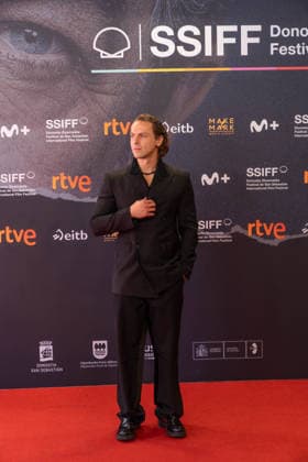 74th San Sebastian International Film Festival SAN SEBASTIAN, SPAIN - SEPTEMBER 22: Turkish actor Metin Akdulger poses on the red carpet for the premiere of the Turkish film Artakalan in San Sebastian, Basque Country of Spain on September 22, 2026. The film Artakalan , written and directed by Yesim Ustaoglu is in selected for the festival s official program. Javi Julio Anadolu San Sebastian Spain. Editorial use only. Please get in touch for any other usage.  Copyright: x2026xAnadoluxJavixJuliox