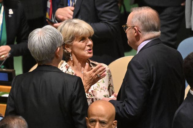 ANTHONY ALBANESE UNITED STATES VISIT, Australia™s Minister for Foreign Affairs Penny Wong, former minister for foreign affairs Julie Bishop and Prime Minister Anthony Albanese before the opening addresses of the United Nations General Assembly in New York, Tuesday, September 22, 2026. ( NO ARCHIVING NEW YORK New York United States of America  Copyright: xMICKxTSIKASx 20260923180844290701