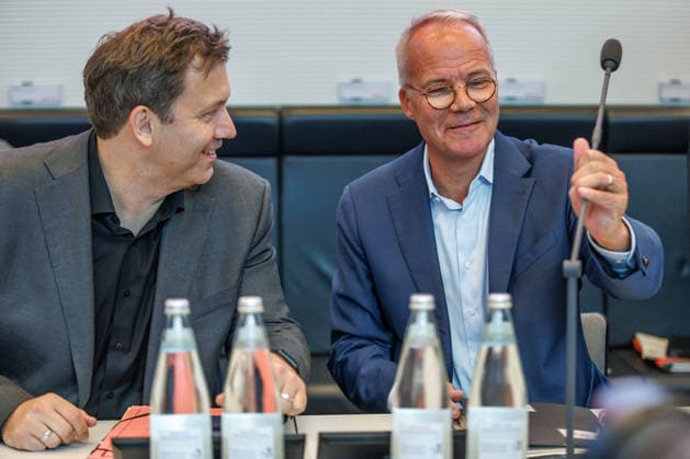 Statement by Matthias Miersch, SPD Chairman, and Lars Klingbeil, SPD Federal Minister of Finance, at an SPD parliamentary group meeting on September 22, 2029, in Berlin, Germany, at the Reichstag