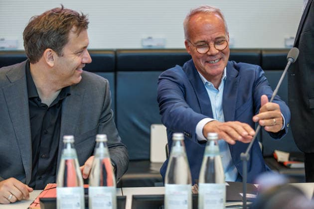Statement by Matthias Miersch, SPD Chairman, and Lars Klingbeil, SPD Federal Minister of Finance, at an SPD parliamentary group meeting on September 22, 2029, in Berlin, Germany, at the Reichstag