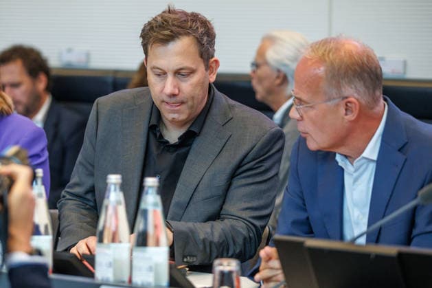 Statement by Matthias Miersch, SPD Chairman, and Lars Klingbeil, SPD Federal Minister of Finance, at an SPD parliamentary group meeting on September 22, 2029, in Berlin, Germany, at the Reichstag