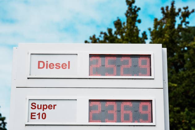 Germany, Gas Station in Aachen, Gas Prices, Prices, Discount, Federal Government, Gas Discount, Price Cap, Gas Costs, Diesel, Gasoline, E10, gas pump, burden, oil, crude oil, fuel price, fuel, energy crisis, independent gas station, self-service, display, record prices, Super, Super Plus, nearby Copyright: xThiemoxRudolphx