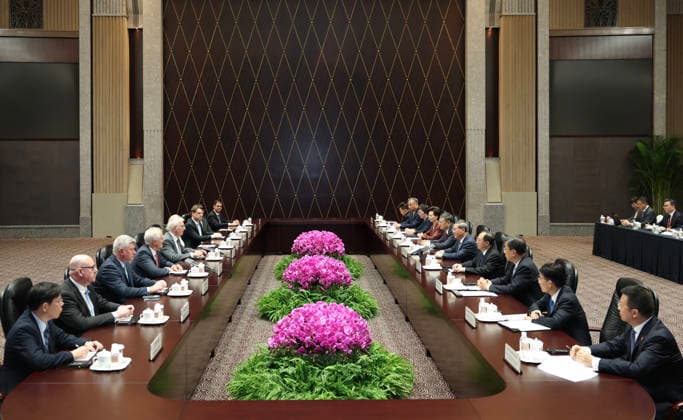 (260922) -- SHANGHAI, Sept. 22, 2026 -- Chinese Premier Li Qiang meets with President of WorldSkills International Francis Hourant and CEO of the WorldSkills International David Hoey in east China s Shanghai, Sept. 22, 2026. Hourant and Hoey are here to attend the 48th WorldSkills Competition. ) CHINA-SHANGHAI-LI QIANG-WORLDSKILLS INTERNATIONAL-PRESIDENT-CEO-MEETING (CN) HuangxJingwen 