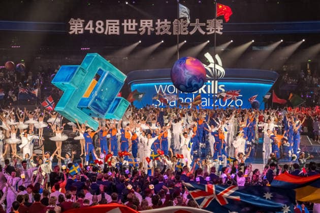 WorldSkills kicked off with an elaborately staged show in the Chinese metropolis of Shanghai. At the Mercedes-Benz Arena on the former Expo grounds, the 36 German participants made their entrance alongside delegations from around the world. Over the next four days of competition, the young skilled worke