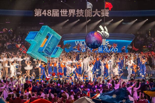 WorldSkills kicked off with an elaborately staged show in the Chinese metropolis of Shanghai. At the Mercedes-Benz Arena on the former Expo grounds, the 36 German participants made their entrance alongside delegations from around the world. Over the next four days of competition, the young skilled worke