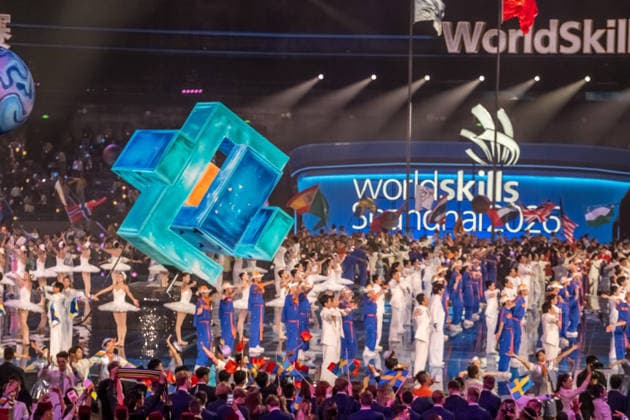 WorldSkills kicked off with an elaborately staged show in the Chinese metropolis of Shanghai. At the Mercedes-Benz Arena on the former Expo grounds, the 36 German participants made their entrance alongside delegations from around the world. Over the next four days of competition, these young skilled wor