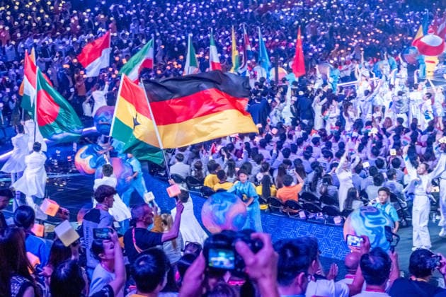 WorldSkills kicked off with an elaborately staged show in the Chinese metropolis of Shanghai. At the Mercedes-Benz Arena on the former Expo grounds, the 36 German competitors entered the arena alongside delegations from around the world. Over the next four days of competition, the young skilled workers
