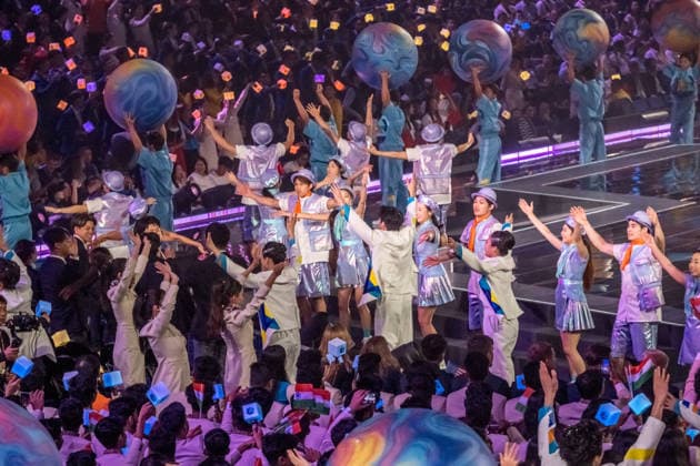 WorldSkills kicked off with an elaborately staged show in the Chinese metropolis of Shanghai. At the Mercedes-Benz Arena on the former Expo grounds, the 36 German participants made their entrance alongside delegations from around the world. Over the next four days of competition, the young skilled worke