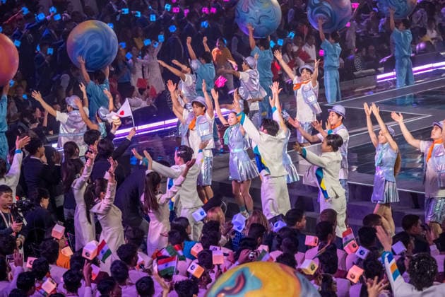 WorldSkills kicked off with an elaborately staged show in the Chinese metropolis of Shanghai. At the Mercedes-Benz Arena on the former Expo grounds, the 36 German participants made their entrance alongside delegations from around the world. Over the next four days of competition, these young skilled wor