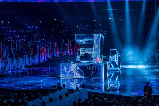 WorldSkills kicked off with an elaborately staged show in the Chinese metropolis of Shanghai. At the Mercedes-Benz Arena on the former Expo grounds, the 36 German participants made their entrance alongside delegations from around the world. Over the next four days of competition, these young skilled wor