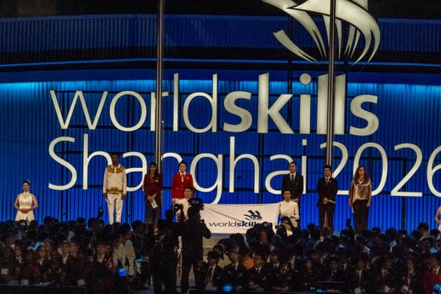 WorldSkills kicked off with an elaborately staged show in the Chinese metropolis of Shanghai. At the Mercedes-Benz Arena on the former Expo grounds, the 36 German competitors entered the arena alongside delegations from around the world. Over the next four days of competition, the young skilled workers