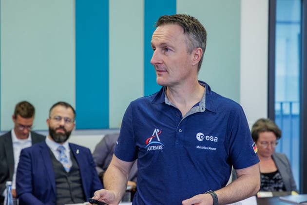 September 22, 2026, Mönchengladbach: ESA astronaut Dr. Matthias Maurer in discussion with representatives of N