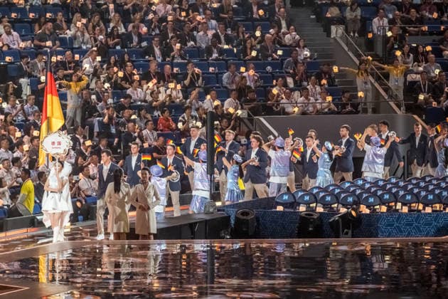 WorldSkills kicked off with an elaborately staged show in the Chinese metropolis of Shanghai. At the Mercedes-Benz Arena on the former Expo grounds, the 36 German competitors marched in alongside delegations from around the world. Over the next four days of competition, the young skilled workers will co