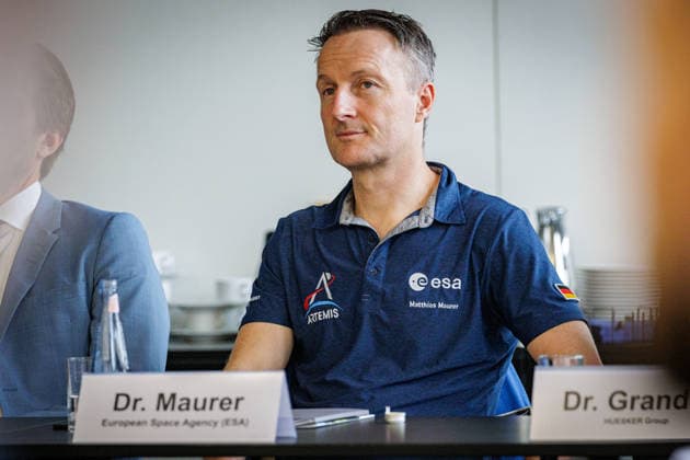 September 22, 2026, Mönchengladbach: ESA astronaut Dr. Matthias Maurer in discussion with representatives of N