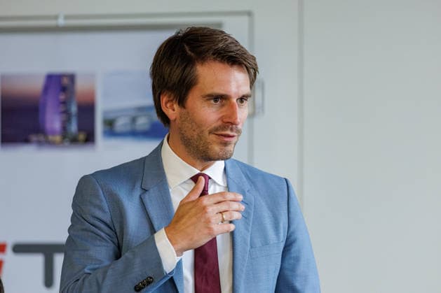 September 22, 2026, Mönchengladbach, North Rhine-Westphalia: State Secretary Paul Höller in discussion with rep