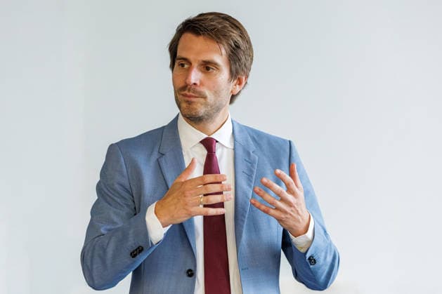 September 22, 2026, Mönchengladbach, North Rhine-Westphalia: State Secretary Paul Höller in discussion with rep