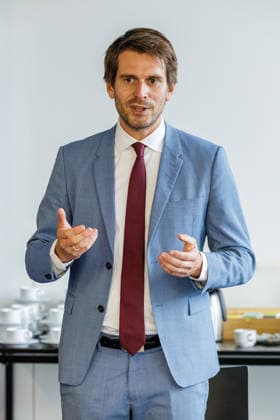 September 22, 2026, Mönchengladbach, North Rhine-Westphalia: State Secretary Paul Höller in discussion with rep