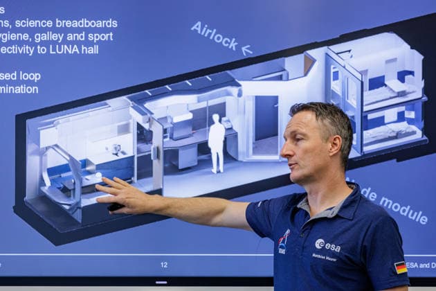 September 22, 2026, Mönchengladbach: ESA astronaut Dr. Matthias Maurer in discussion with representatives of N