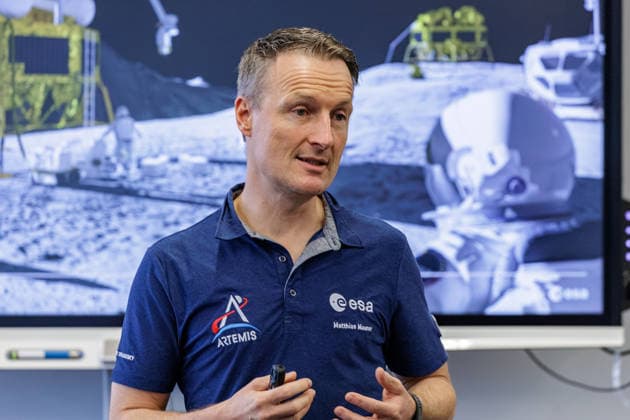 September 22, 2026, Mönchengladbach: ESA astronaut Dr. Matthias Maurer in discussion with representatives of N