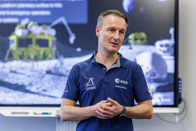 September 22, 2026, Mönchengladbach: ESA astronaut Dr. Matthias Maurer in discussion with representatives of N