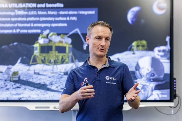 September 22, 2026, Mönchengladbach: ESA astronaut Dr. Matthias Maurer in discussion with representatives of N