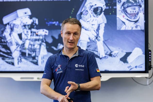 September 22, 2026, Mönchengladbach: ESA astronaut Dr. Matthias Maurer in discussion with representatives of N